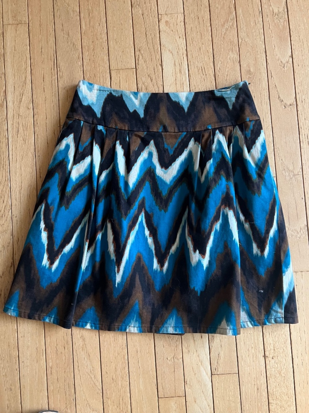 Worthington lined multicolor knee length pleated skirt with side zipper size 4